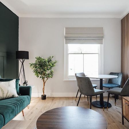 Stunning & Stylish 2 Bed Flat In West London Daire Dış mekan fotoğraf