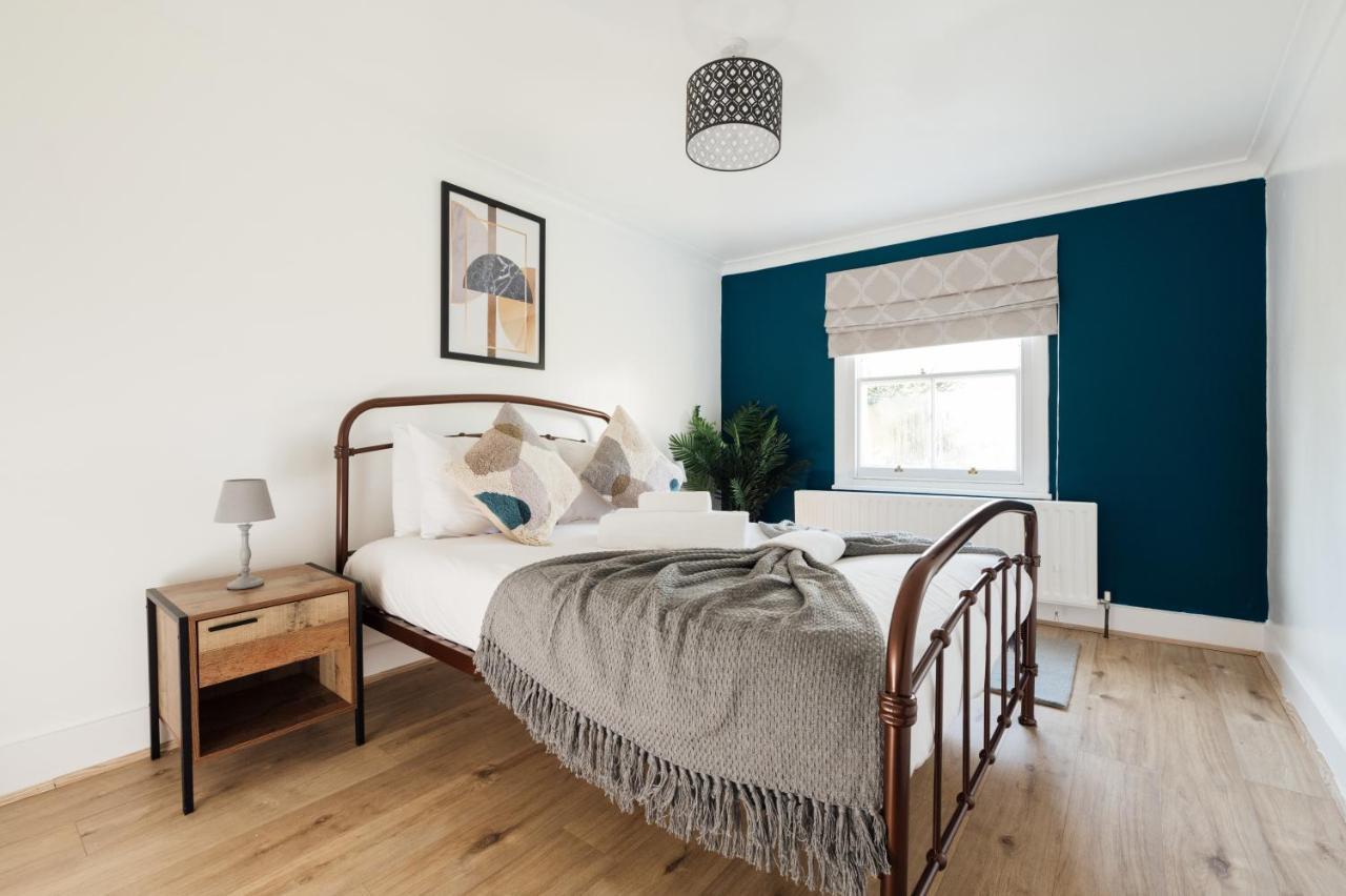 Stunning & Stylish 2 Bed Flat In West London Daire Dış mekan fotoğraf