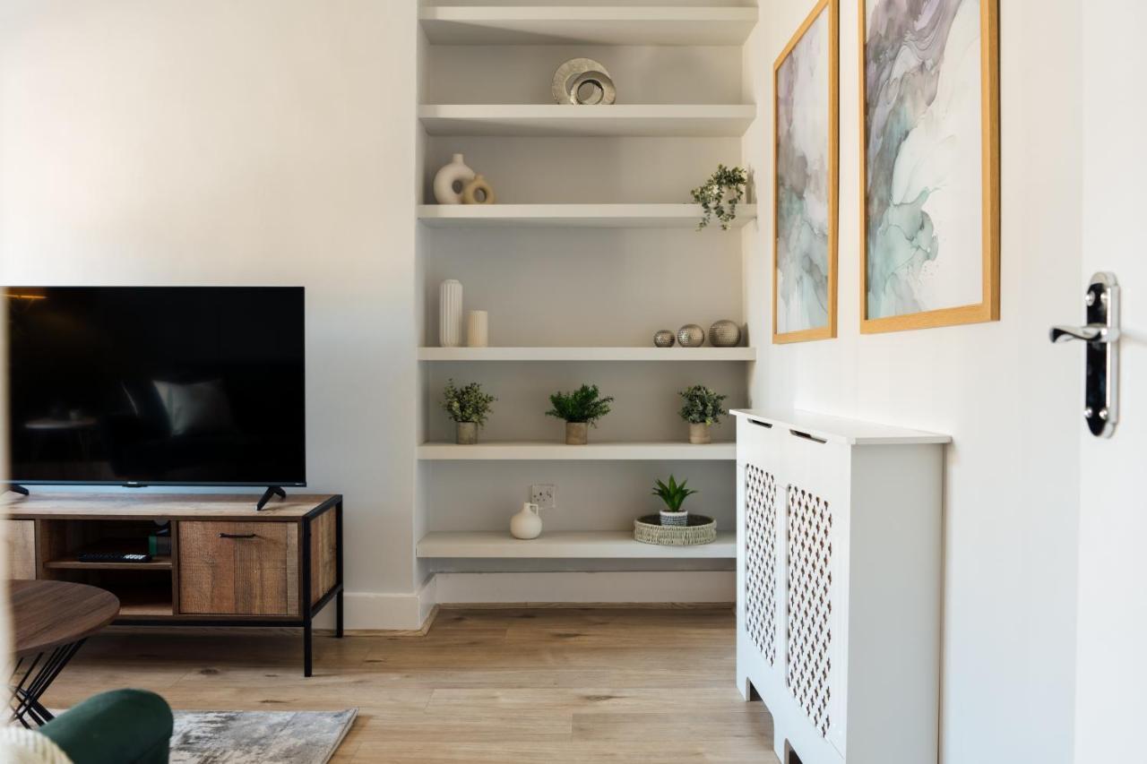 Stunning & Stylish 2 Bed Flat In West London Daire Dış mekan fotoğraf