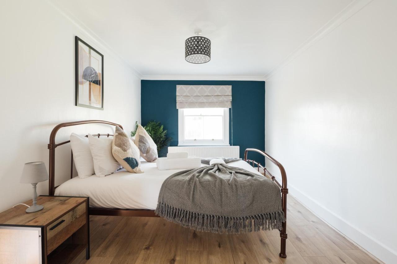 Stunning & Stylish 2 Bed Flat In West London Daire Dış mekan fotoğraf