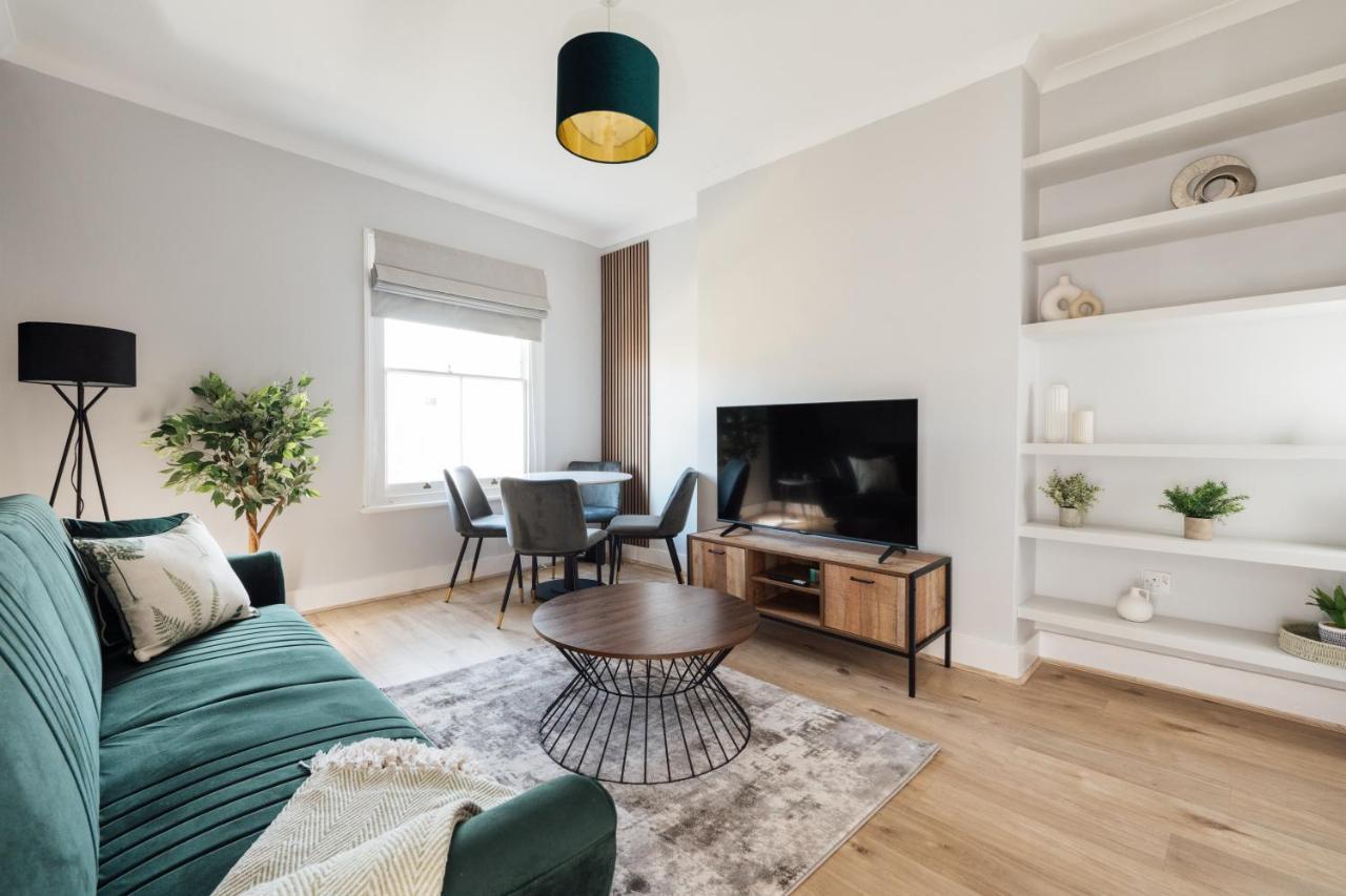 Stunning & Stylish 2 Bed Flat In West London Daire Dış mekan fotoğraf