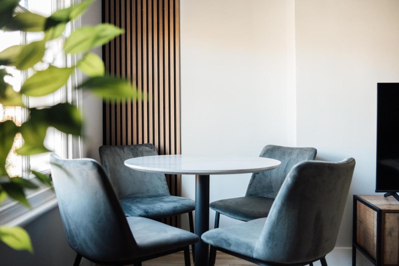 Stunning & Stylish 2 Bed Flat In West London Daire Dış mekan fotoğraf