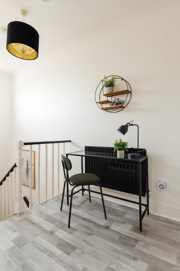 Stunning & Stylish 2 Bed Flat In West London Daire Dış mekan fotoğraf