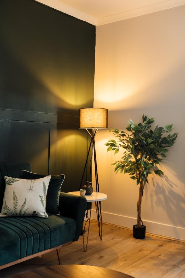 Stunning & Stylish 2 Bed Flat In West London Daire Dış mekan fotoğraf
